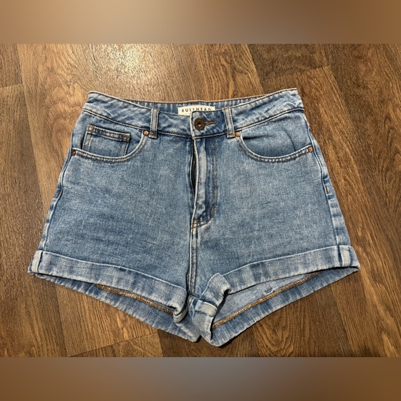 Bullhead Denim Mom Shorts Light Wash Juniors Size 7 - Picture 2 of 9